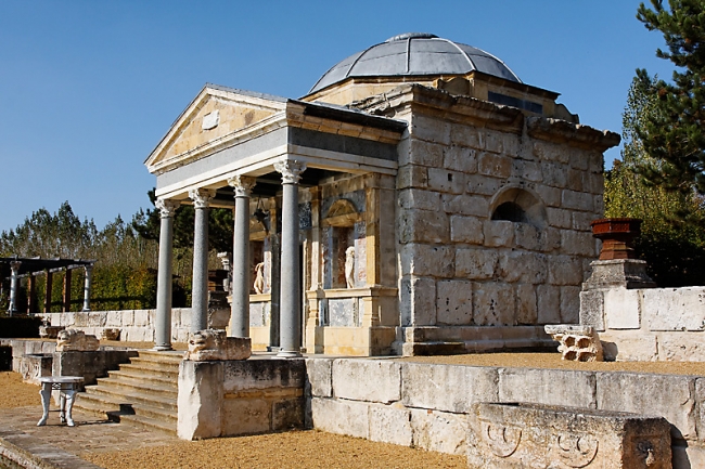 Chateau du Champ de Bataille-099